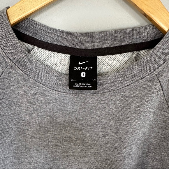 gray crop nike crewneck sweater loose fit size small - Picture 3 of 7